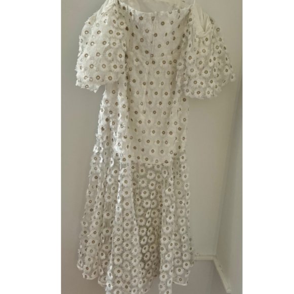 Bridal Off the Shoulder Flower and Gold Thread Embellished Dress - Picture 4 of 7